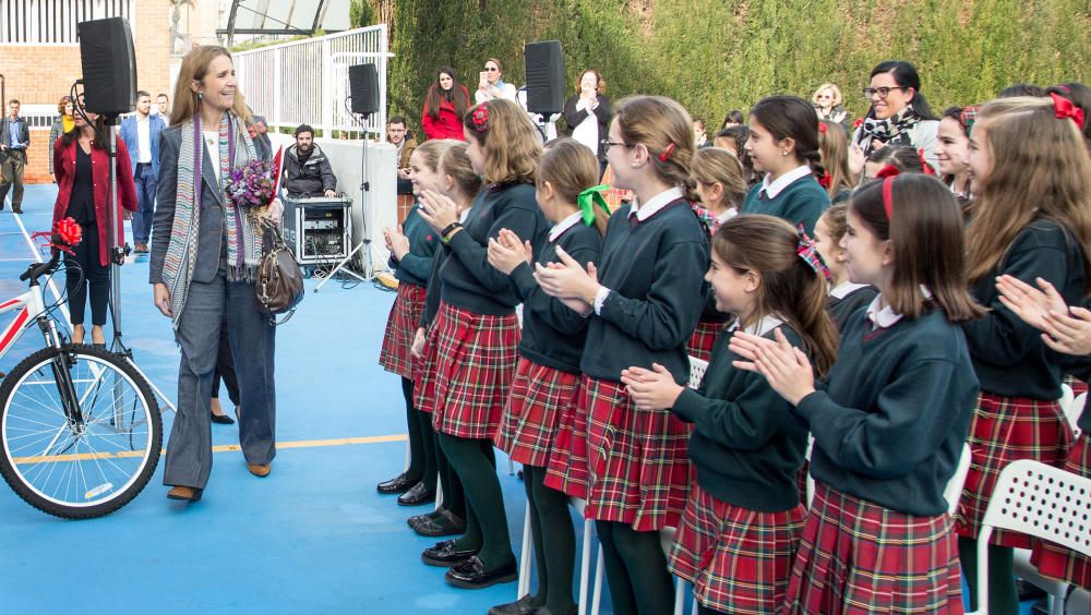 La Infanta Cristina entrega un premio de la Fundación Mapfre a una alumna del Colegio ALtozano