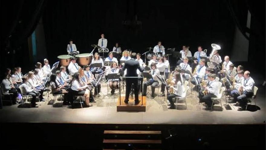 La feria del libro llega a su ecuador con lecturas, cuentos y concierto