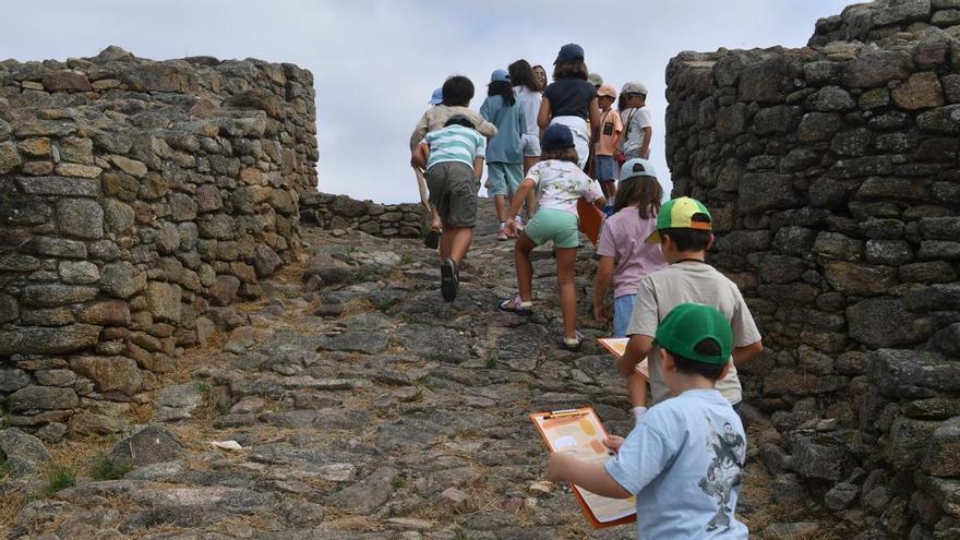 El Concello mejorará los accesos e instalará zonas de descanso en el Castro de Elviña
