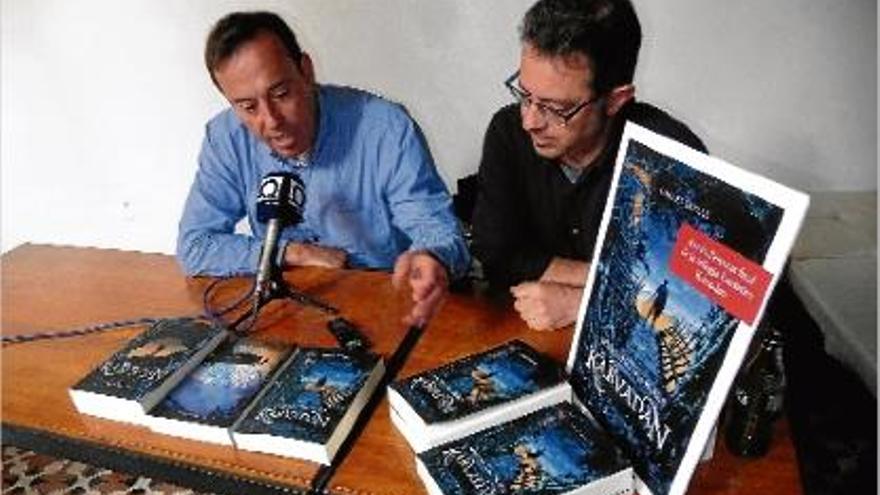 Josep Berga i Carles Batlle presenten el llibre.