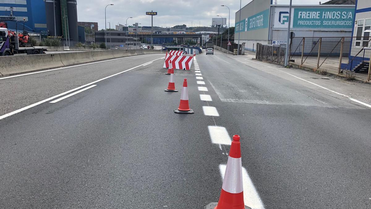 Obras en los muros del paso inferior junto a Marineda City.