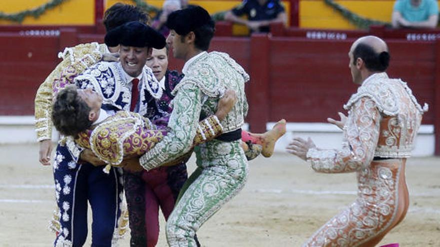 Gravísima cornada a Escribano en la Feria de Alicante