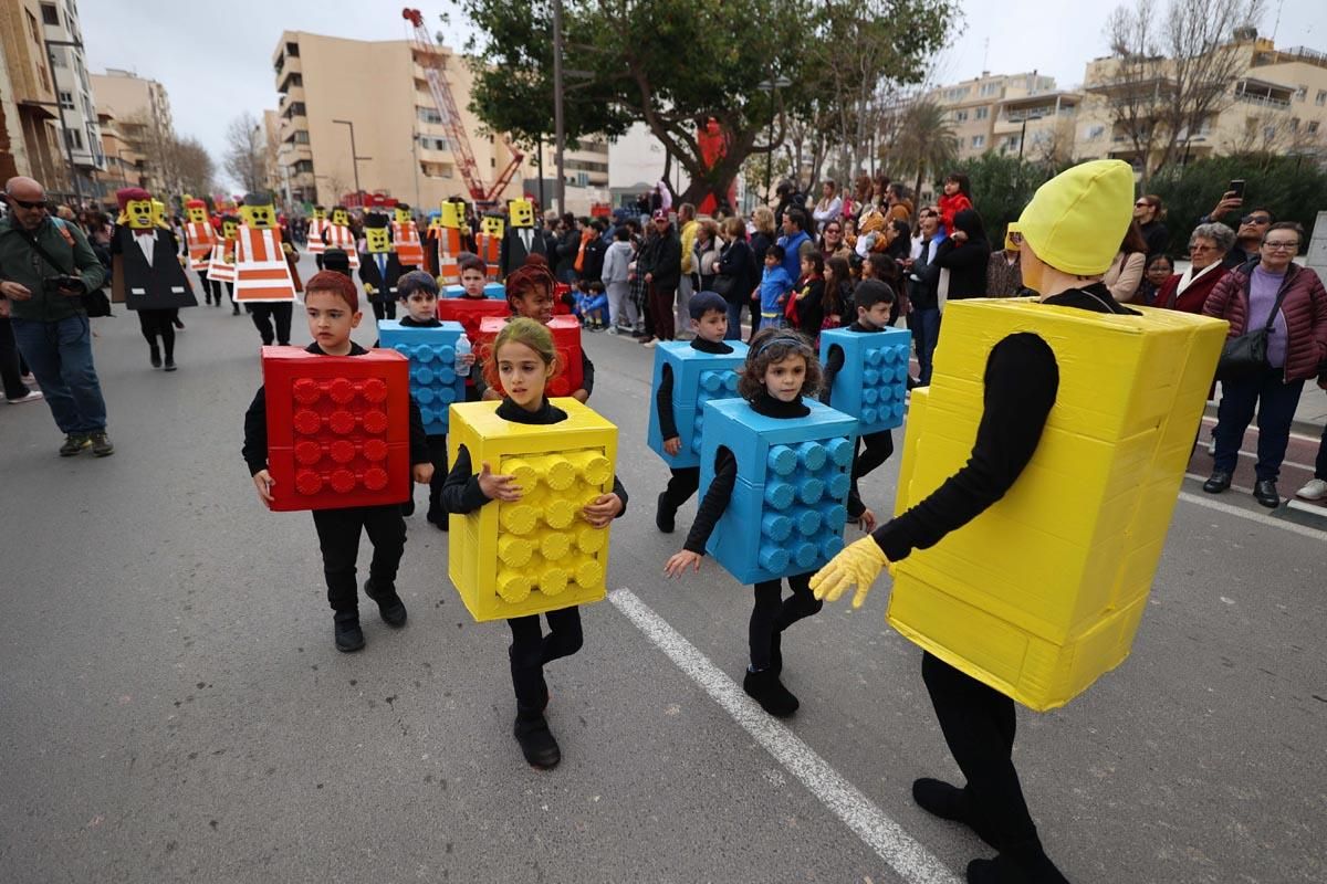 Búscate en las imágenes de la rúa de Carnaval de Ibiza