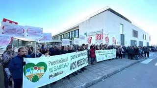 Protesta en Puente Genil contra el cierre de quirófanos en el hospital comarcal