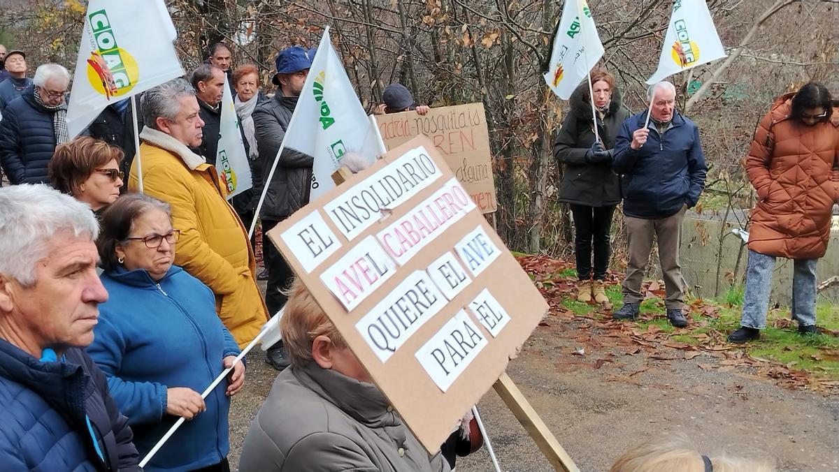 Sin tren y con carreteras "del viejo régimen": así discurre la protesta en Rihonor