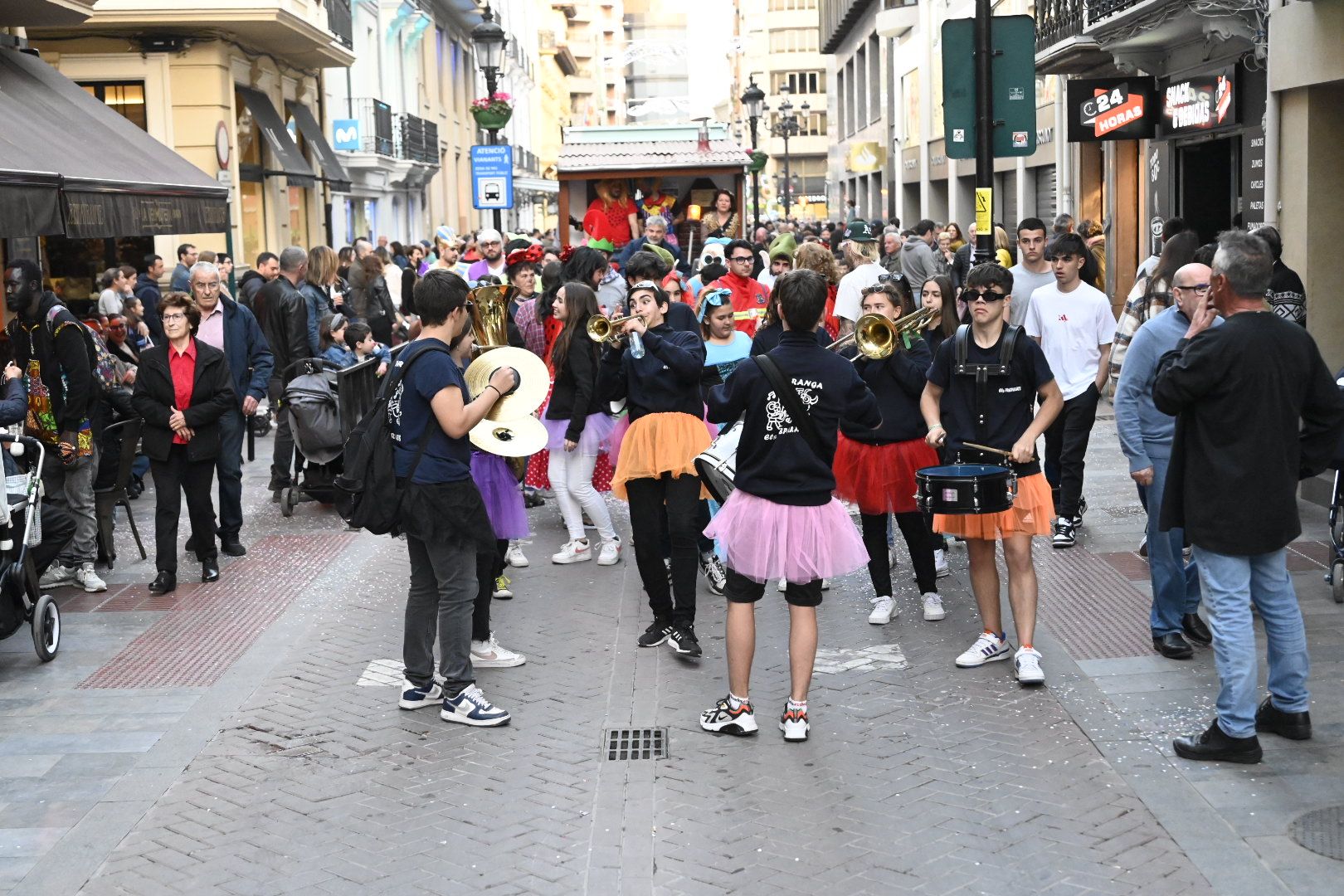 Desfile de collas y carros