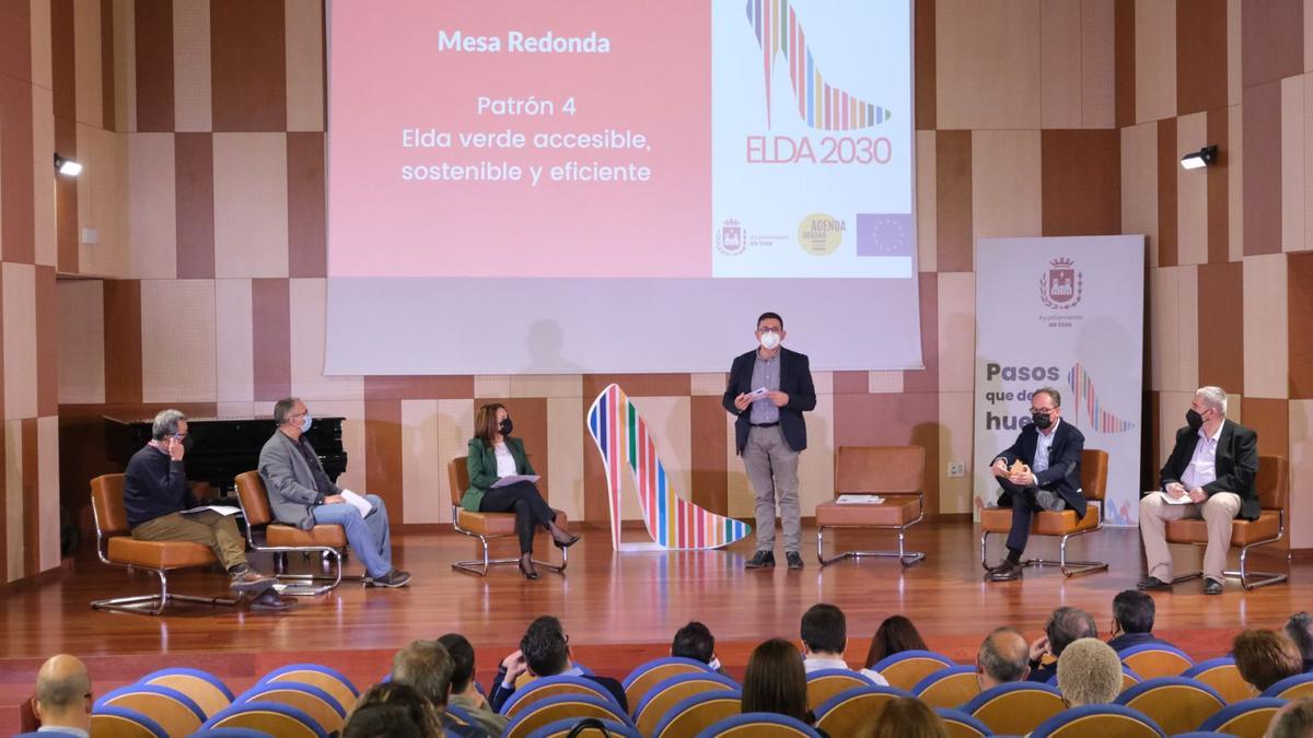Los ponentes de la Mesa de Trabajo en un momento del debate, celebrado en el Conservatorio de Música Ana María Sánchez. | AXEL ÁLVAREZ
