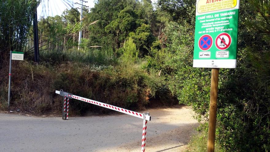 La barrera que impedeix el pas al camí vell