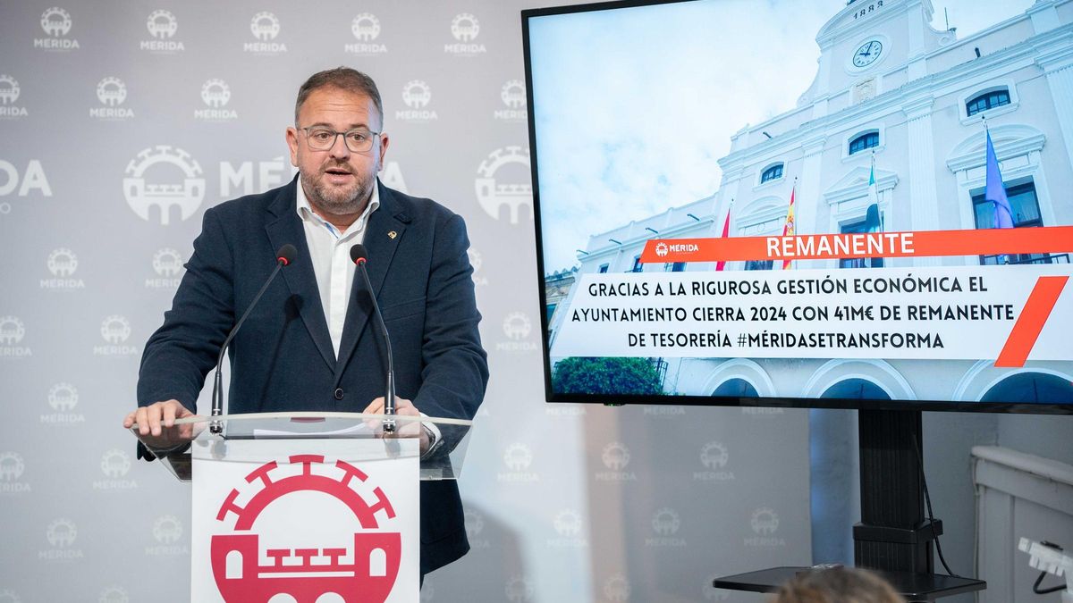 El alcalde, Antonio Rodríguez Osuna, en su intervención de este viernes ante la prensa.
