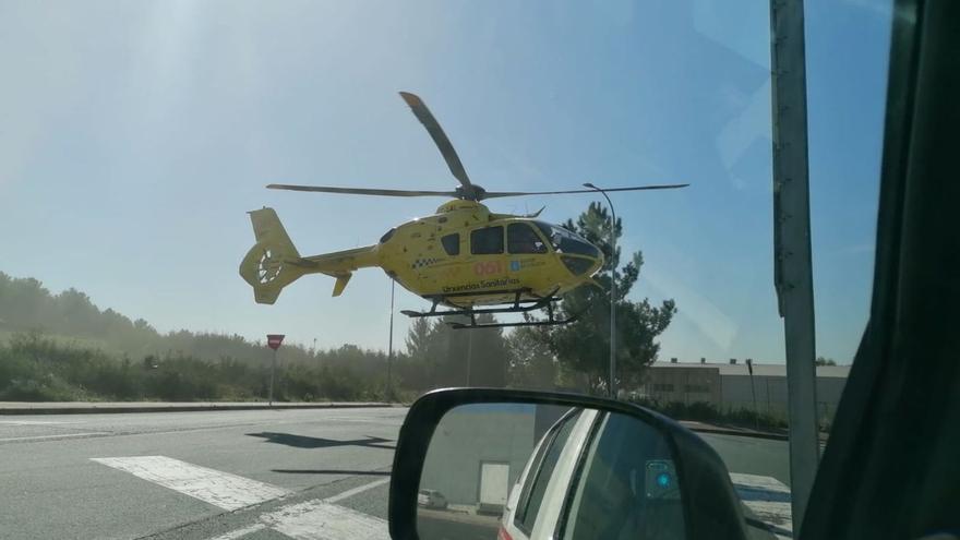 Traslado tras un accidente laboral en el polígono Lalín 2000, en octubre del año pasado.