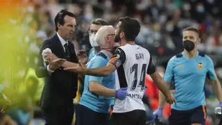 Emery vs Gayà: saltaron las chispas en la banda