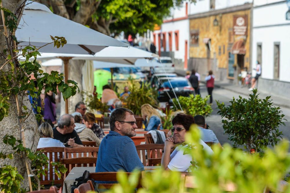 AMBIENTE TURISTAS EN TEJEDA