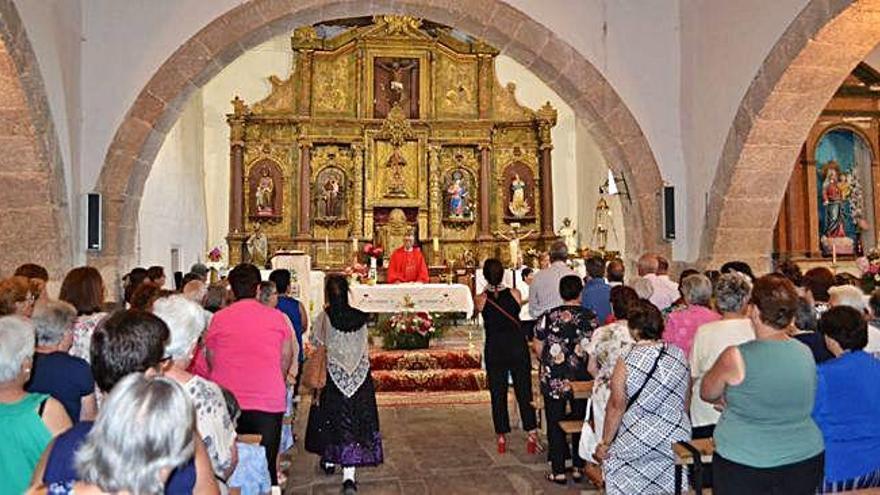 Participantes reunidos en la iglesia.