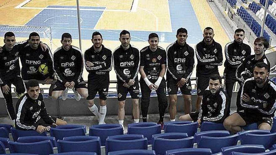 Los jugadores del Palma Futsal posan ayer en Son Moix.