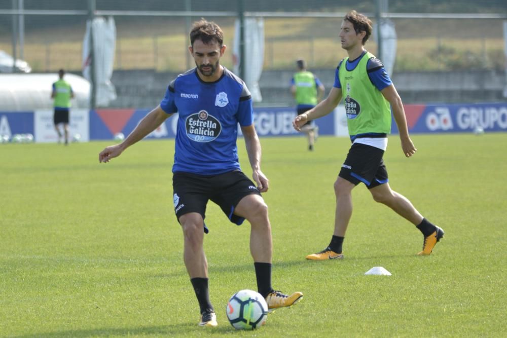 Intensa sesión de entrenamiento, más larga para los futbolistas que no actuaron de inicio el pasado sábado en el Ciutat de València ante el Levante.