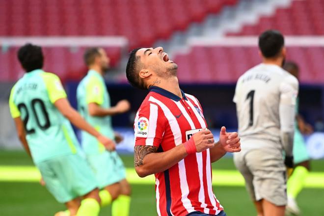 El delantero uruguayo Luis Suárez debuta con el Atlético de Madrid durante el partido de la tercera jornada de LaLiga que disputa el Atlético de Madrid y el Granada en el Estadio Wanda Metropolitano en Madrid.