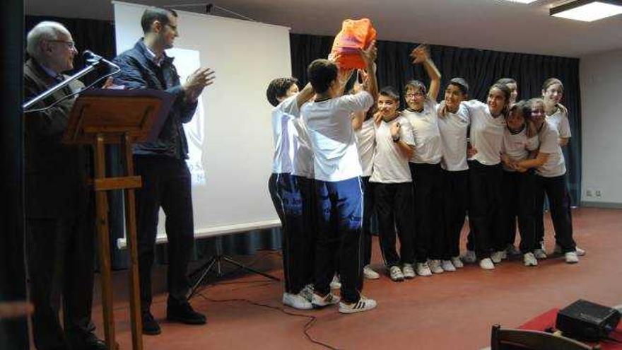 El centro San José de Cluny vuelve a ganar las «Cançons de Mona»