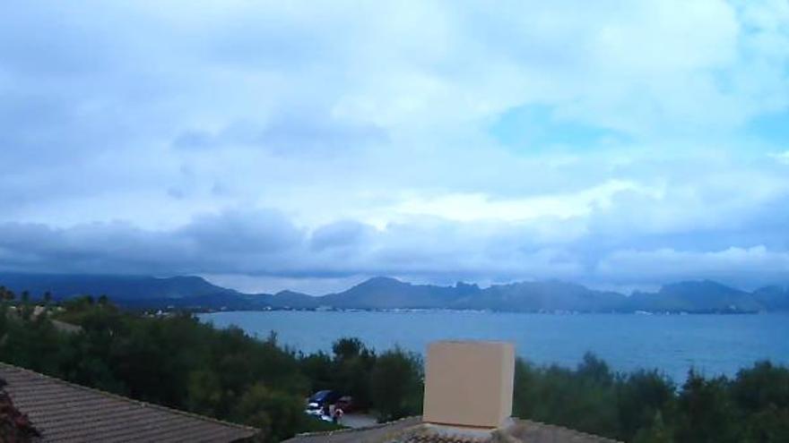 Kündigen sich hier schon erste Regenwolken an? Port de Pollença am Montagmittag (19.10.).