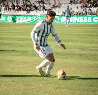 El Cacereño suma galones en la zaga con José Alonso