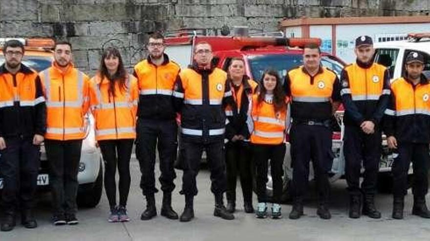 Un grupo de voluntarios de Proteccion Civil de A Guarda. // D.P.