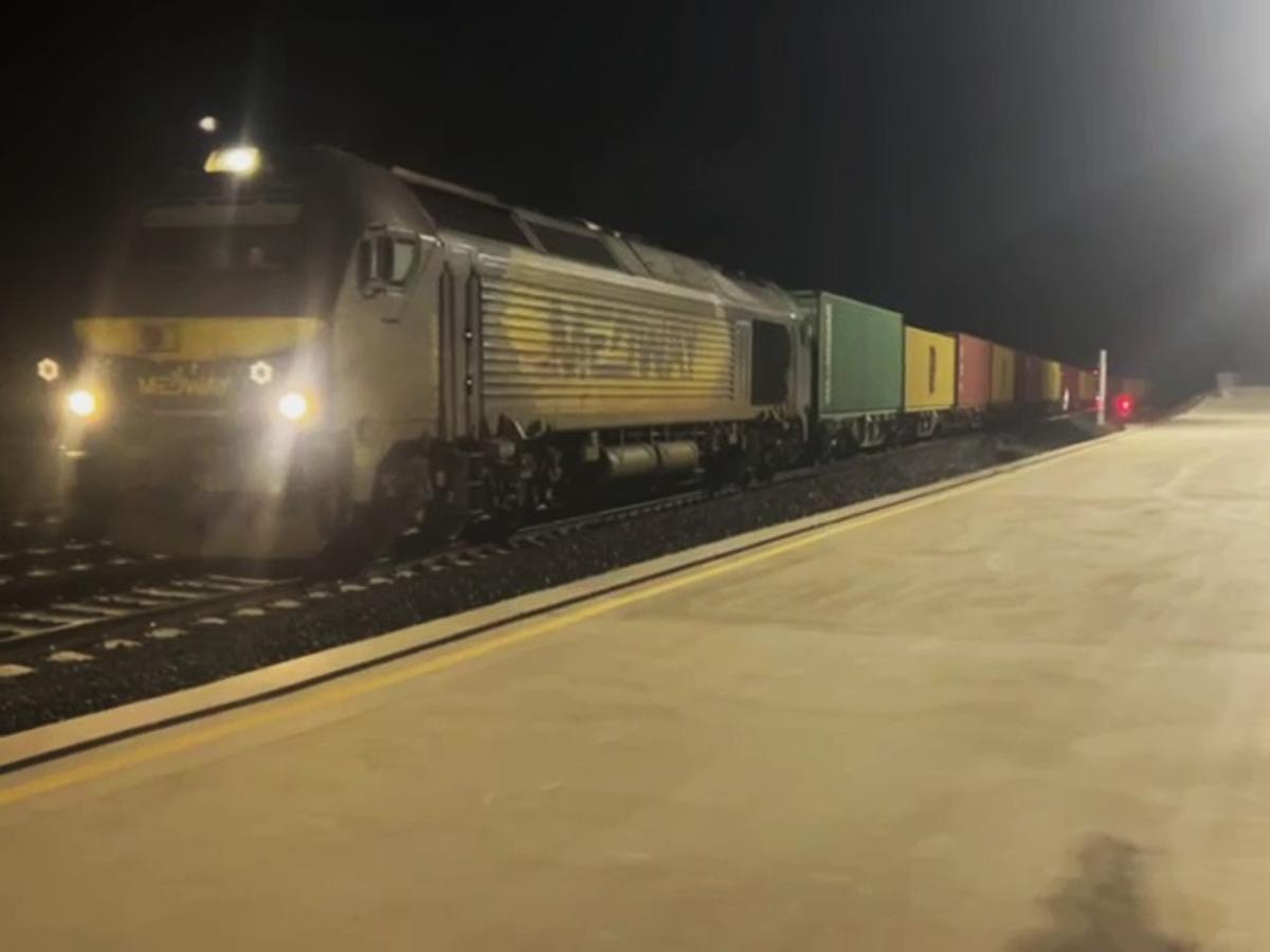 Primer tren de mercancías que salió de la terminal de la Plataforma Logística de Badajoz.