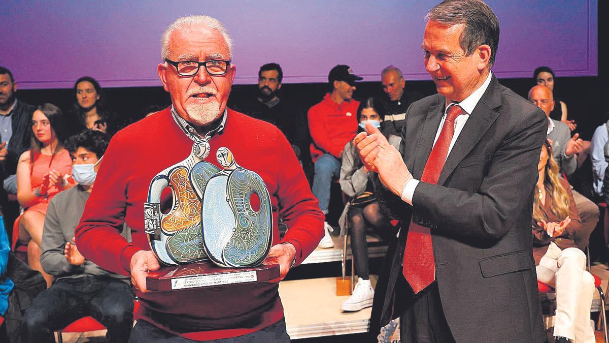 Celebración de la XXIII Gran Gala do Deporte de Vigo e a su comarca. Paco Amoedo (Francisco Amoedo Martínez ) recibe el II premio &quot;Luis Miro&quot; por su trayectoria deportiva. | Ricardo Grobas.