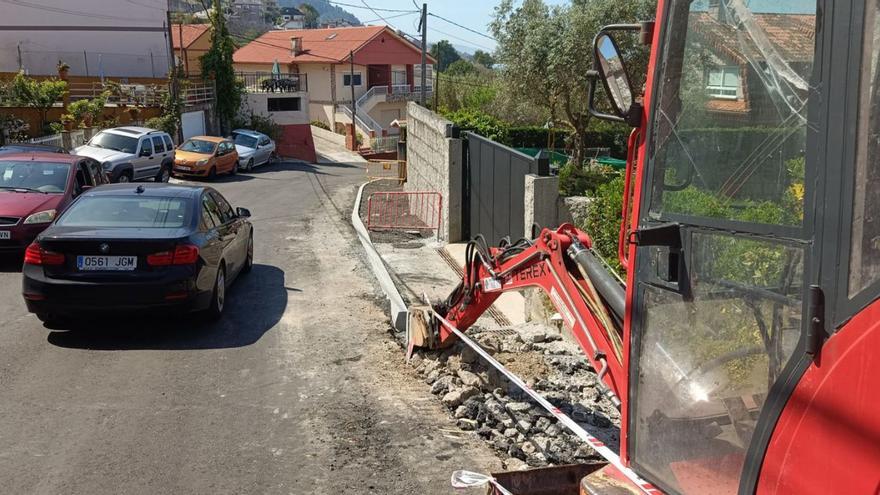 Estado de los trabajos de construcción de las aceras en la Subida a Cidadelle.