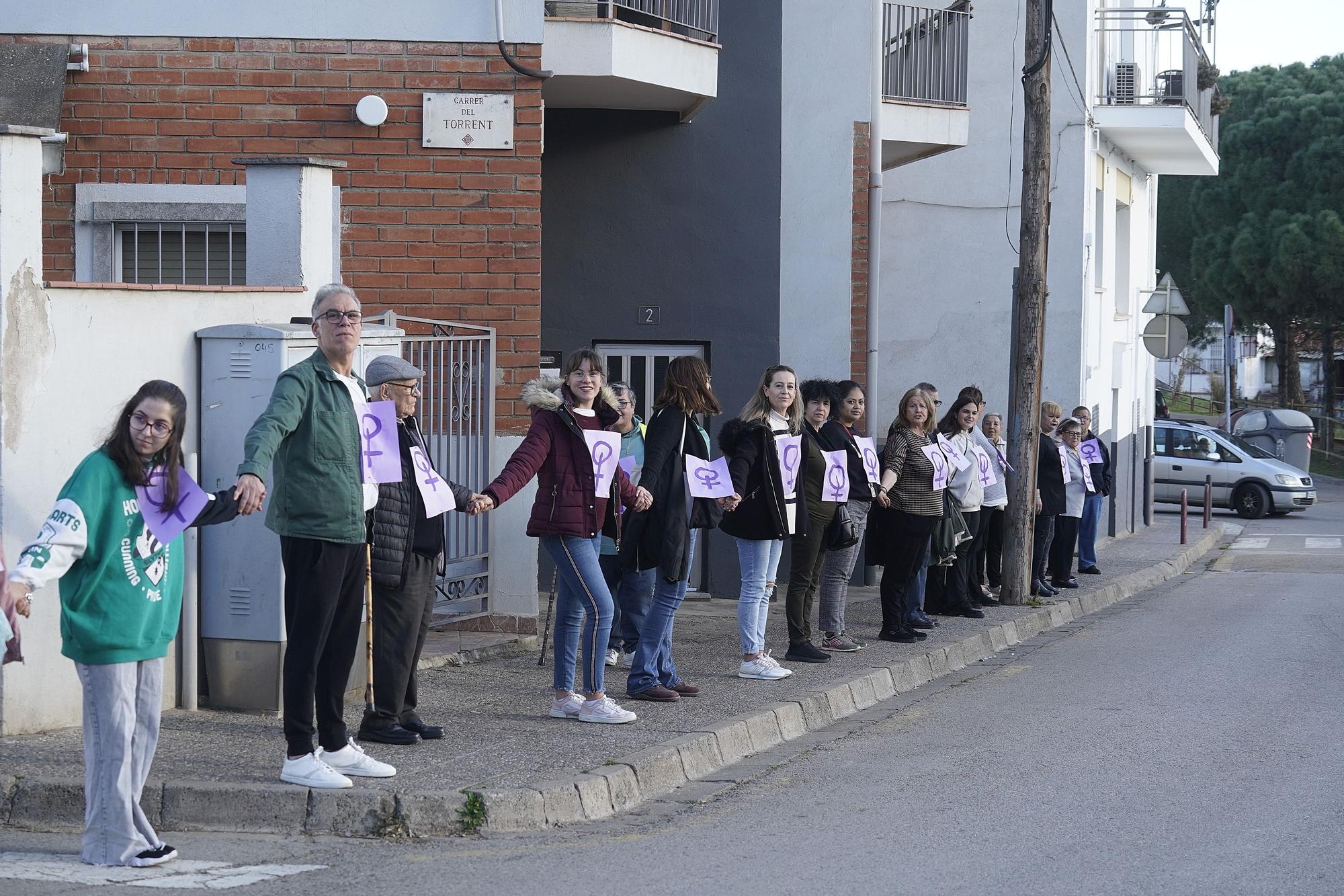 Les imatges de la cadena humana a Girona Est pel 8M