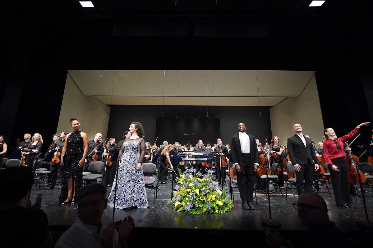 Músicos y voces principales de una velada especial en el Maestranza.