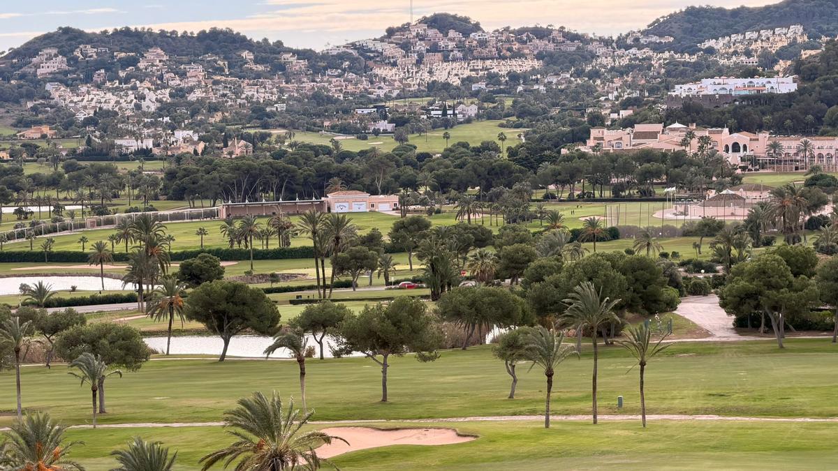 Viviendas de lujo en el complejo  residencia de La Manga Club, en una fotografía tomada este viernes.