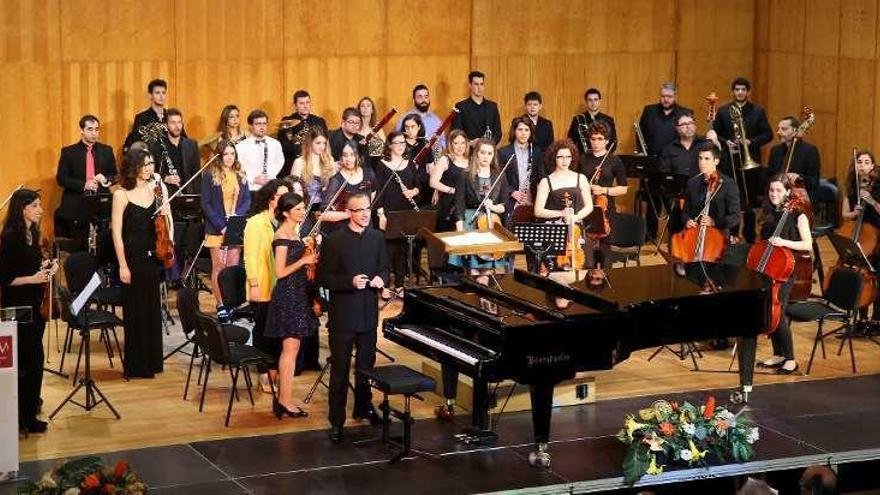 Saludo de la Orquesta en el acto de ayer. // Marta G. Brea