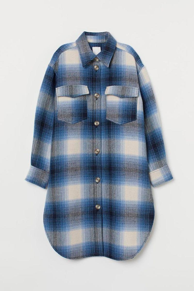 Sobrecamisa de cuadros azules de H&amp;M (precio: 39,99 euros)