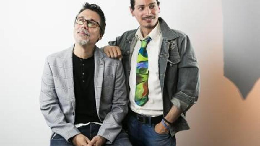 El director de La estrategia del pequinés, Elio Quiroga, y el actor Enrique Alcides.