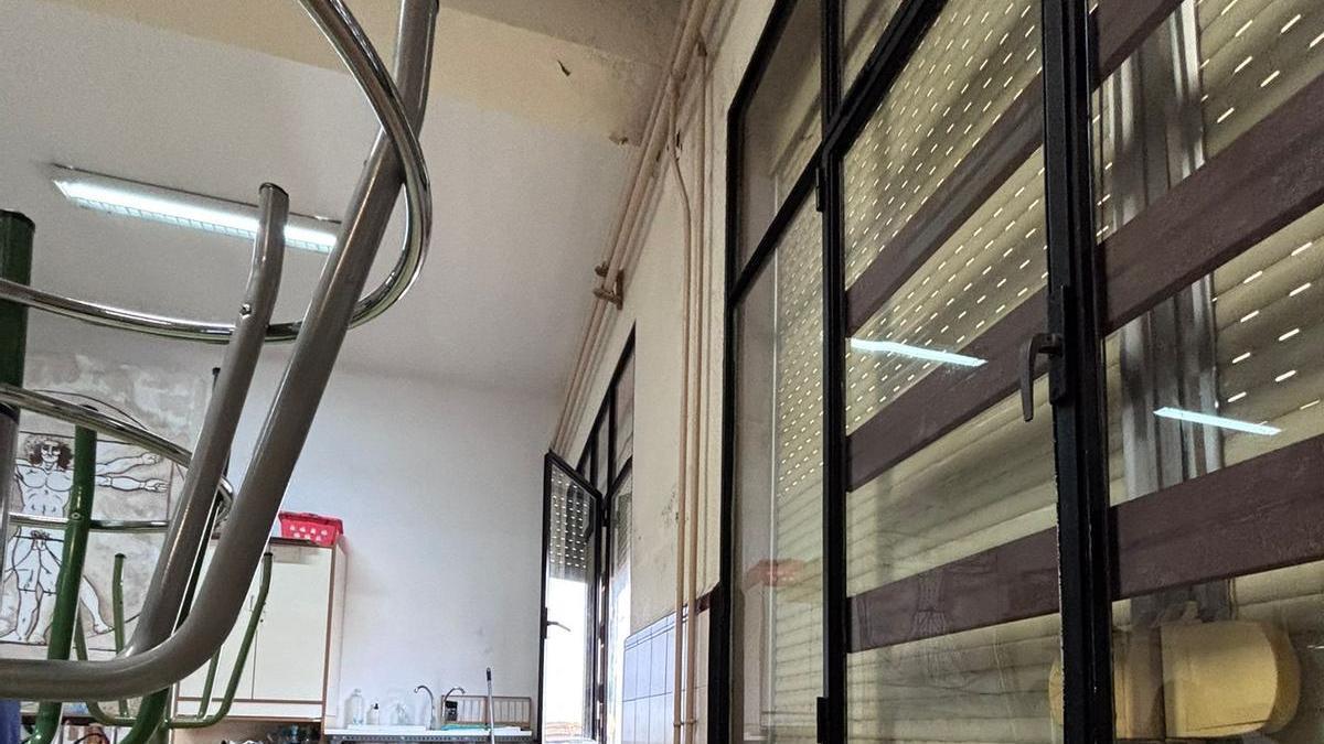 La caída de cascotes en un aula multiuso.