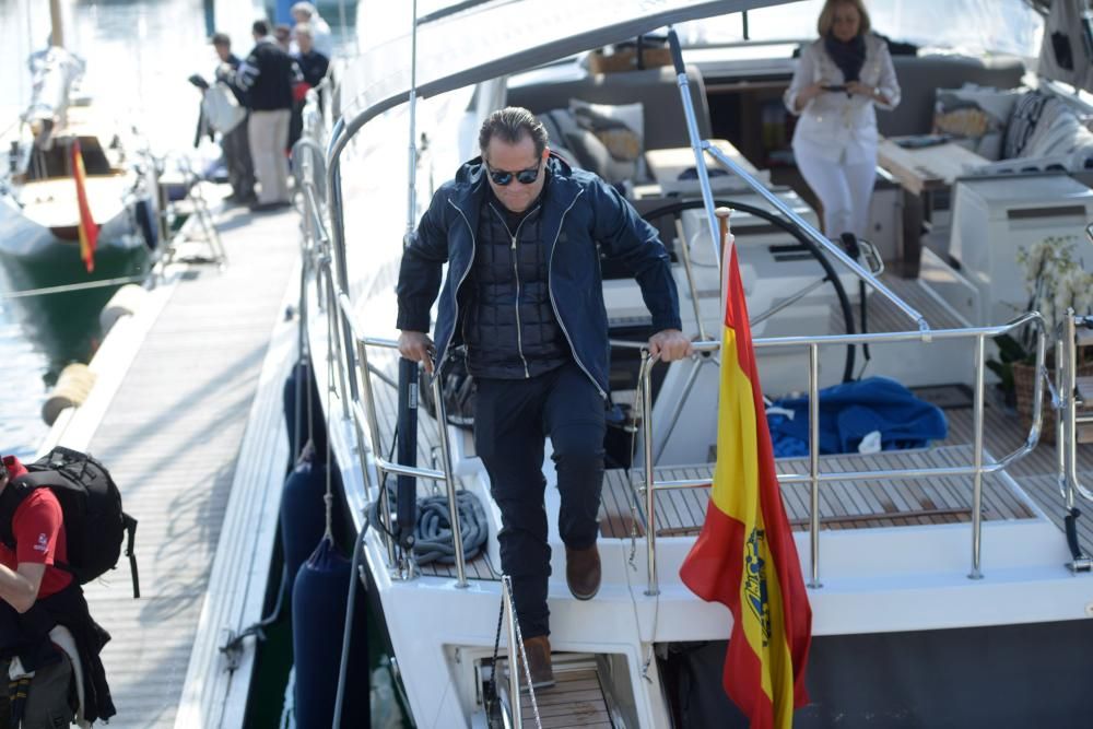 El rey emérito pudo por fin salir a navegar en una jornada primaveral marcada por el calor y el buen humor