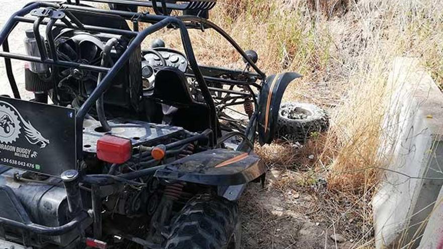 Un quad derriba una pared del recinto de las termas romanas de Son Servera