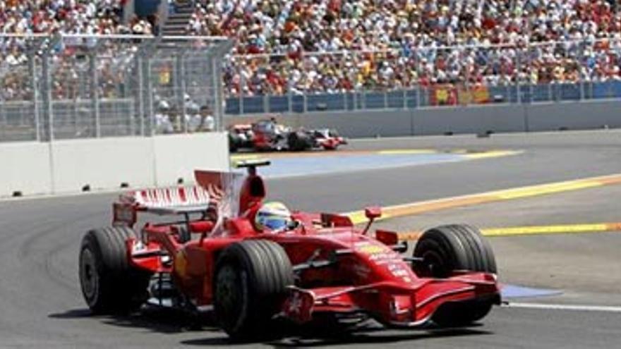 Victoria para Massa y nuevo abandono de Alonso