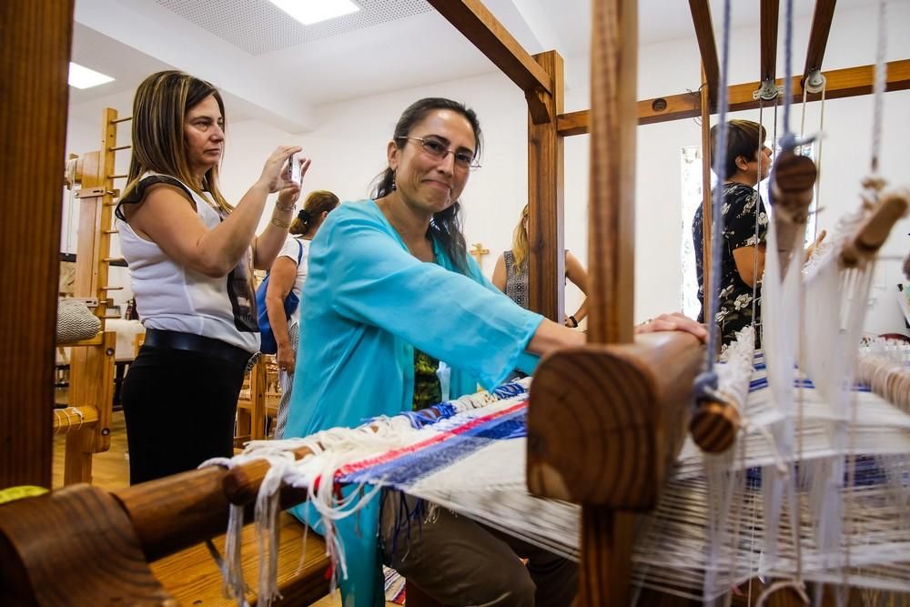 Visita a la Escuela de Telares y la Zona Comercial Abierta de Artenara