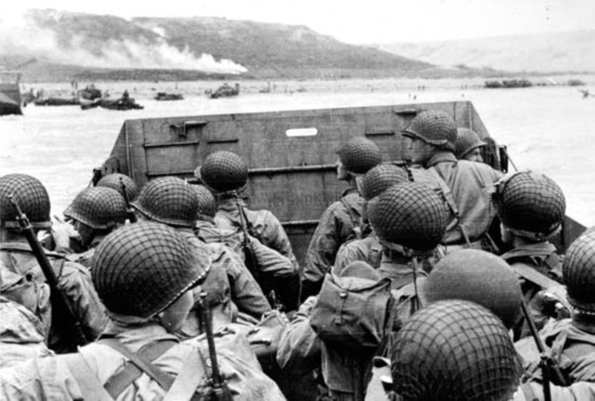 Tropas de asalto se acercan a la playa de Omaha en el Día D, el 6 de junio de 1944.