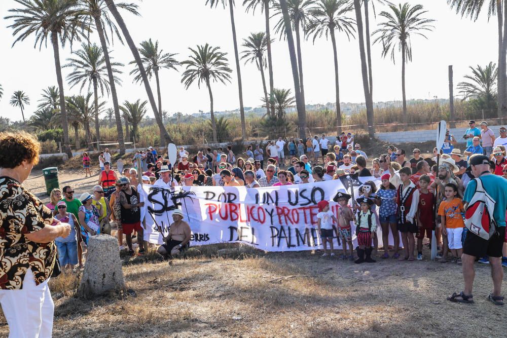 Protesta contra el muro de Ferrís en Torrevieja