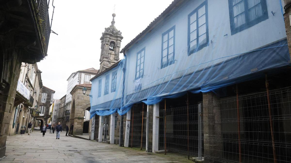 En marcha la restauración de las fachadas y cubiertas de las dos casas más antiguas de Santiago