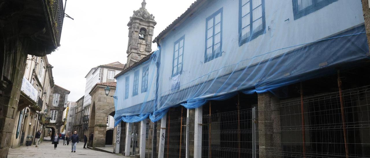 En marcha la restauración de las fachadas y cubiertas de las dos casas más antiguas de Santiago