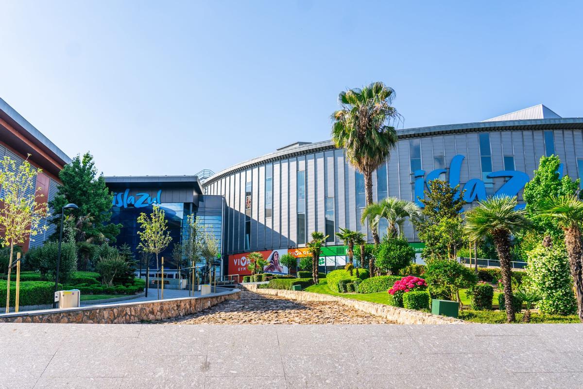 El Centro Comercial Islazul, en Madird, es uno de los centros de Cushman &amp; Wakefield