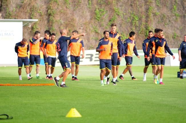 Entrenamiento de la UD Las Palmas en Barranco ...