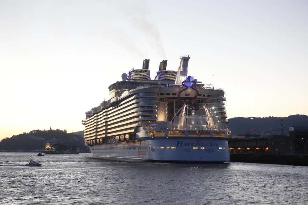 La llegada del 'Harmony of the Seas' // R.Grobas