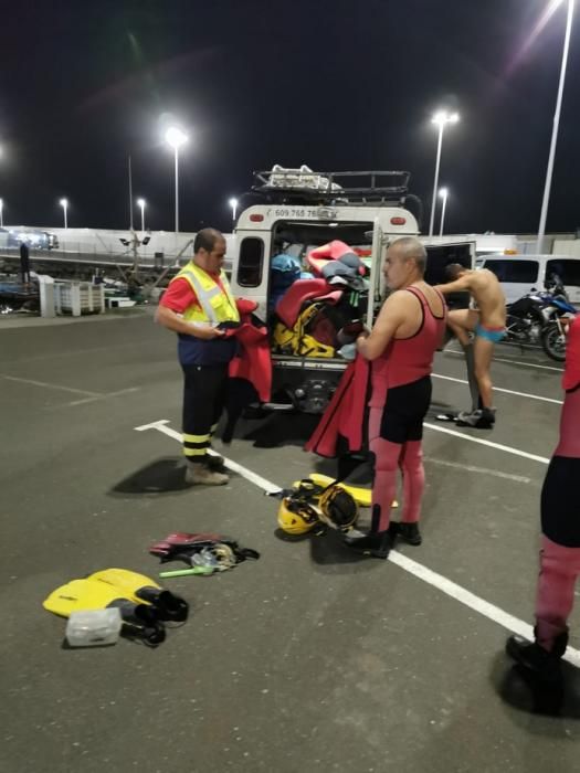 Búsqueda de un hombre en la playa de Guayedra