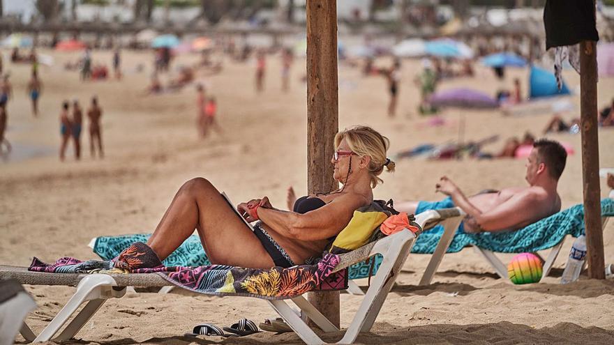 Turistas en el sur de Tenerife.