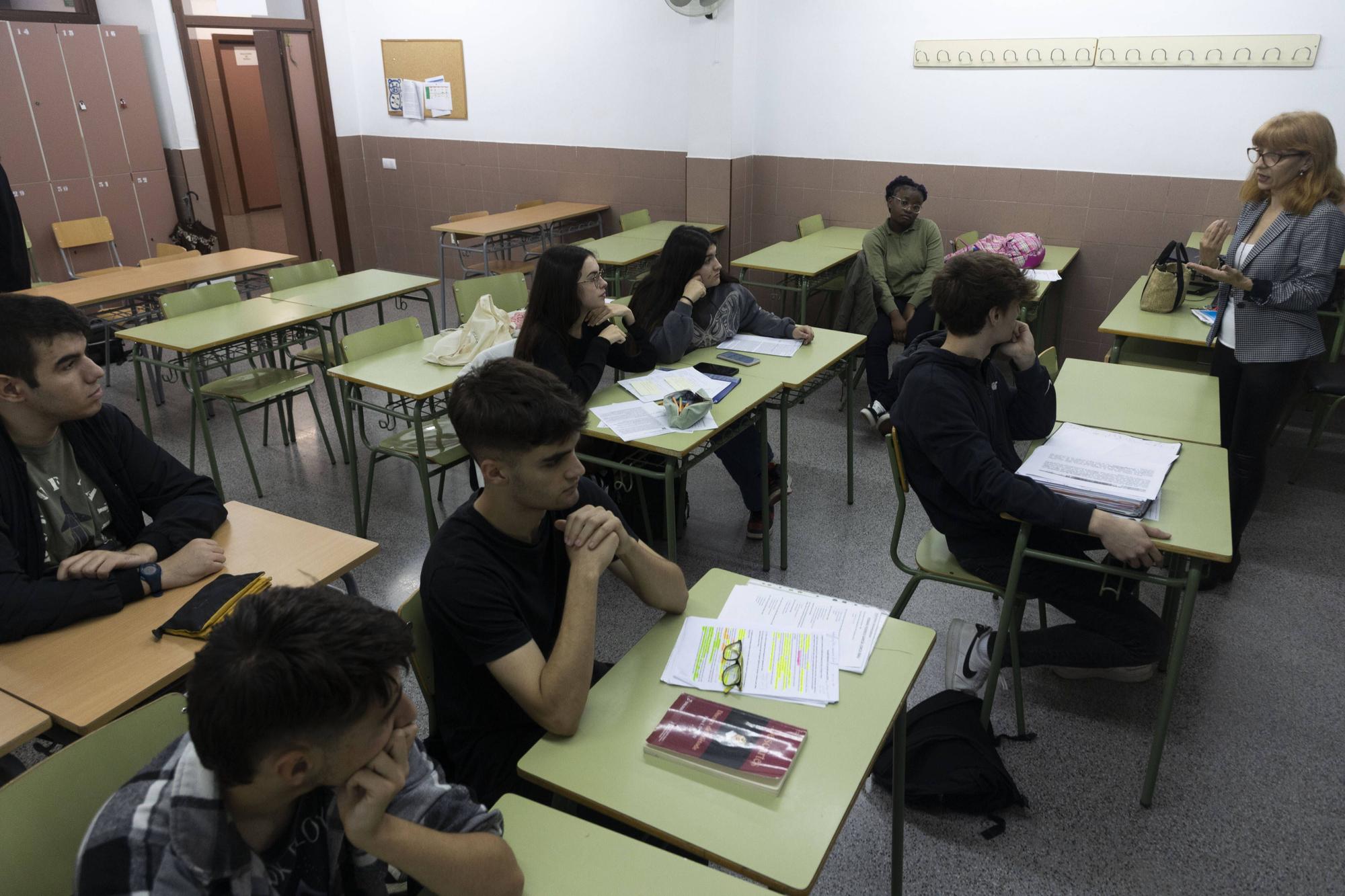 PAU 2023| Estudiantes valencianos se preparan para la selectividad: "Te lo juegas todo en tres días"