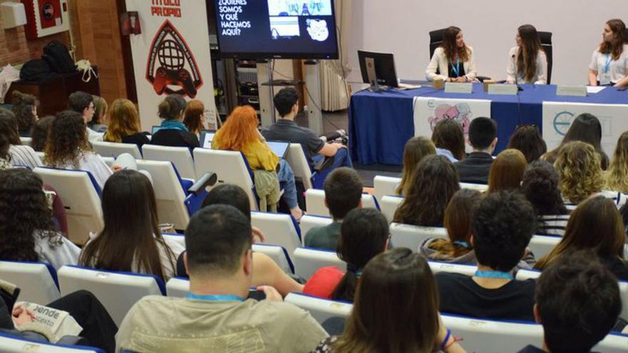 Más de 150 estudiantes de Traducción de toda España abordan su futuro profesional en el campus