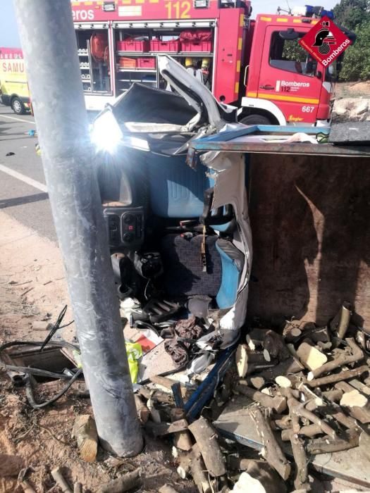 Un camionero fallece en un accidente de tráfico en una carretera de Los Montesinos